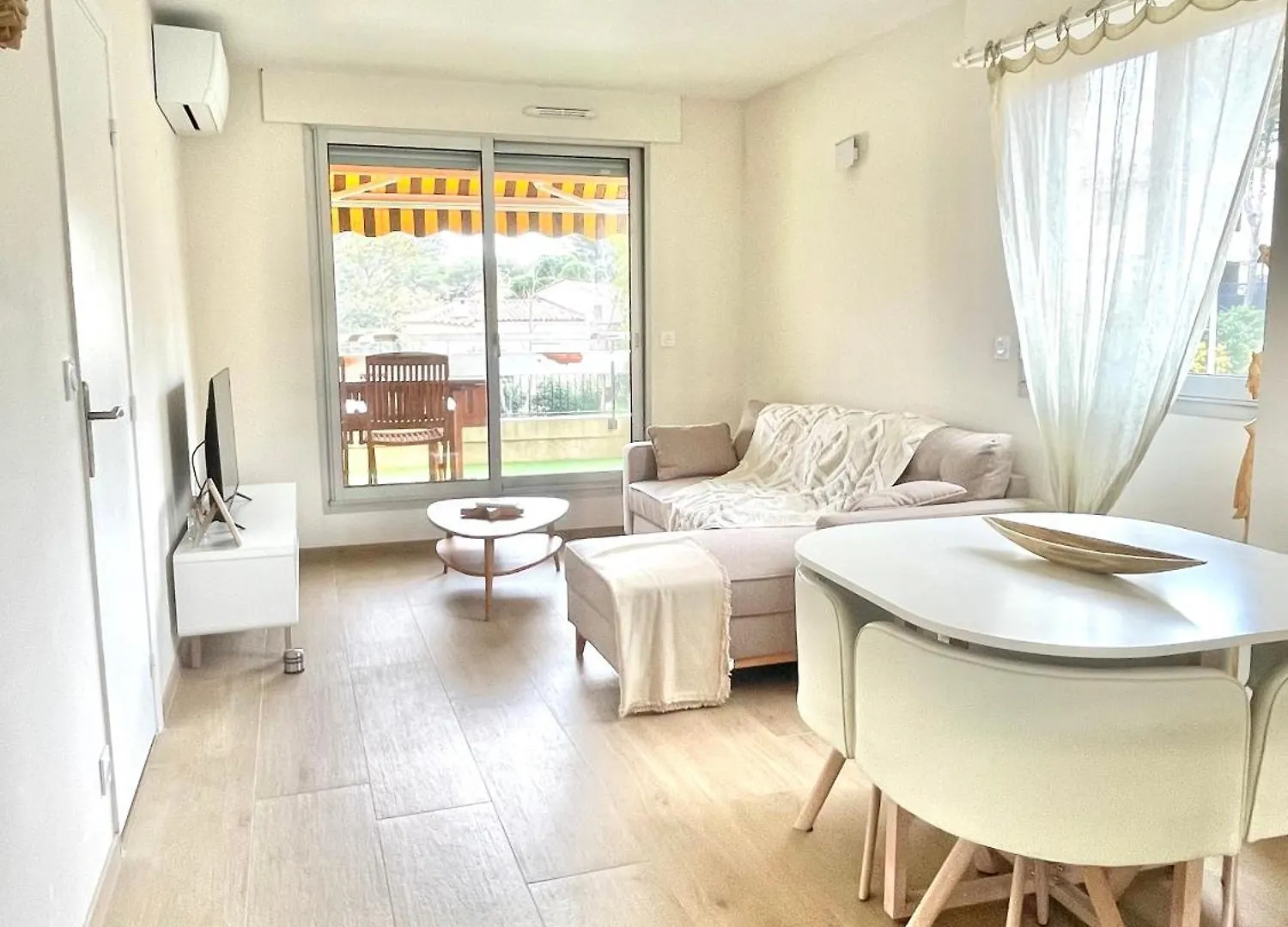 Le Grand Estivale -3 Terrasses-100M Plage De Sable Saint-Raphael  0*, Saint-Raphael (Var)